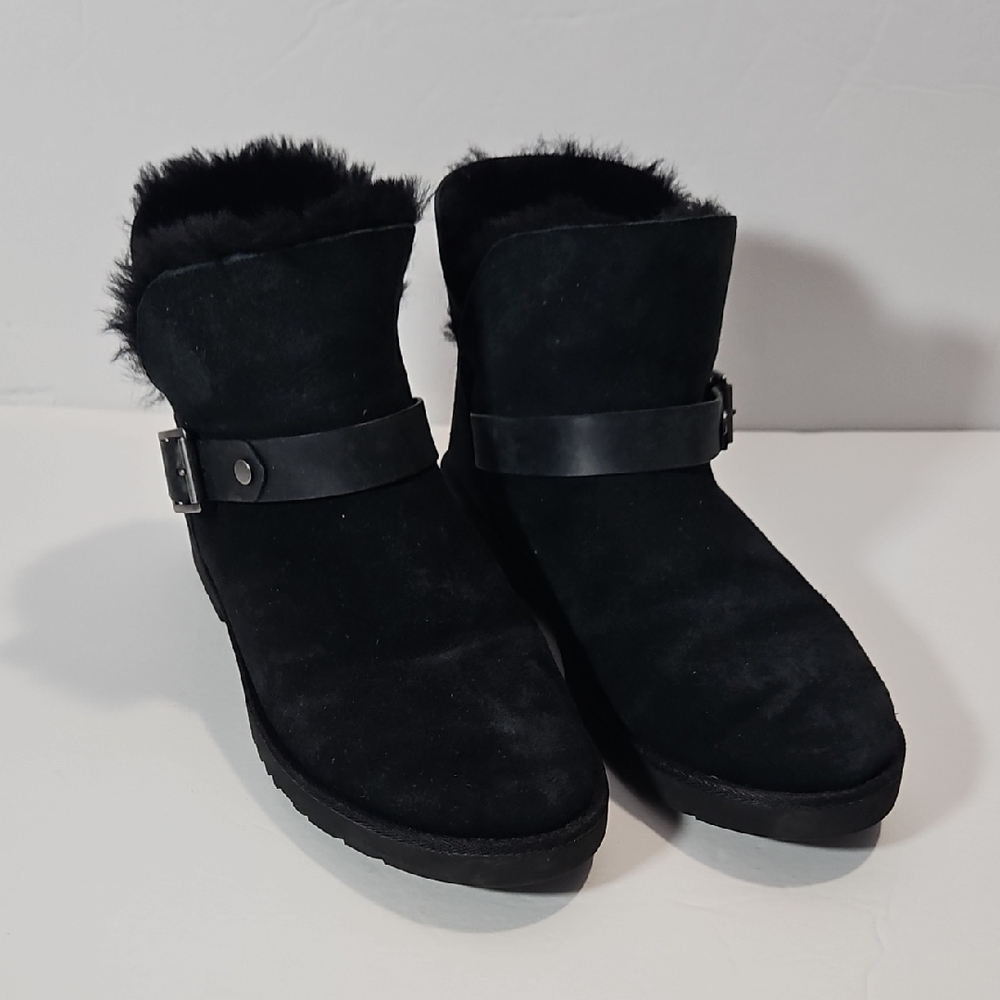 Ugg Romley Short Buckle Ankle Boots Black Suede Sheepskin Treadlite 7
